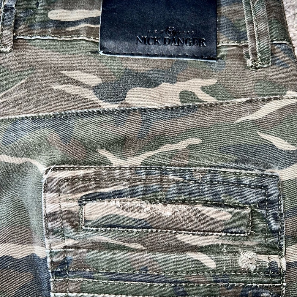 NICKDANGER Distressed Camouflage Shorts - Picture 6 of 6